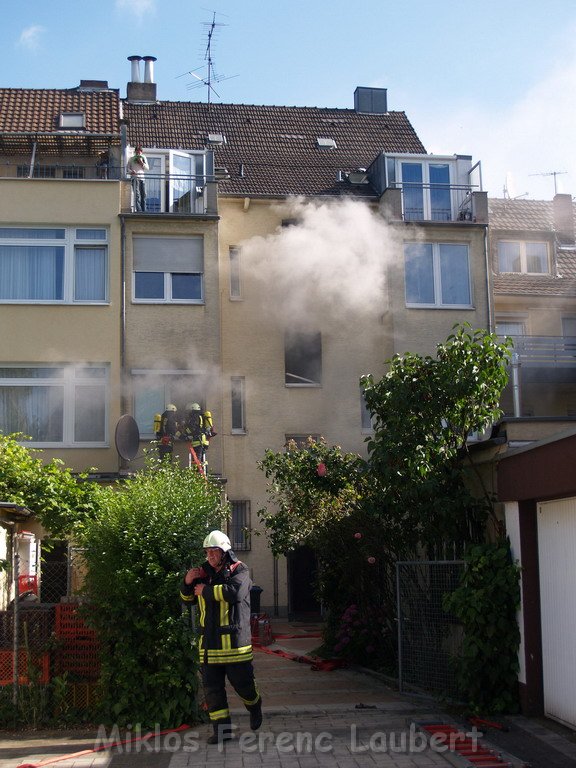 Brand Wohnung mit Menschenrettung Koeln Vingst Ostheimerstr  P046.JPG